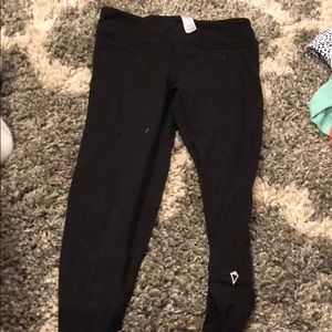 Cute comfortable black ivivva leggings